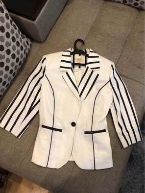 Дамски костюм бяло със синьо