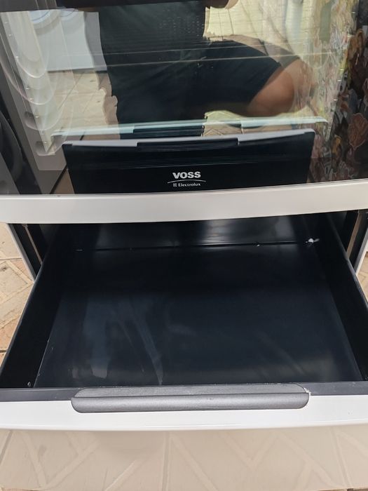 Свободно стояща печка с керамичен плот Voss Electrolux  с две години гаранция!