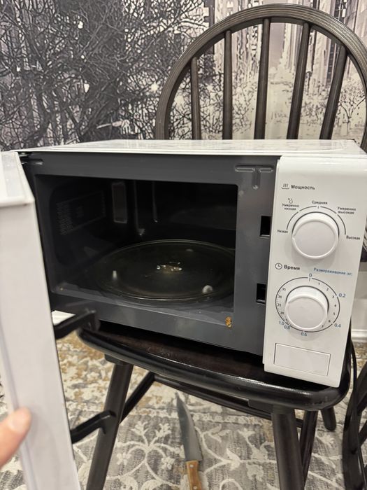 Микроволновка Midea, рабочая, компактная
