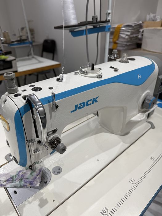 Швейная машинка Jack F4