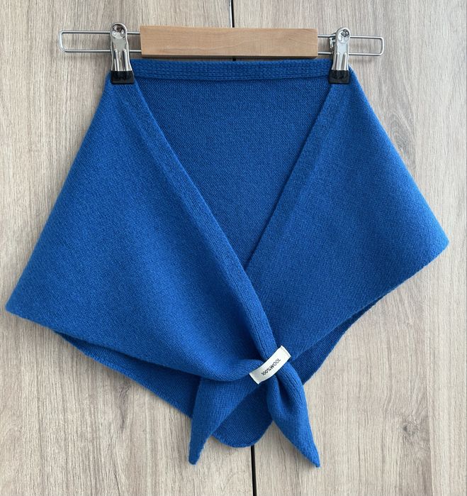 Esarfa triunghiulara, albastra, din lana 100%