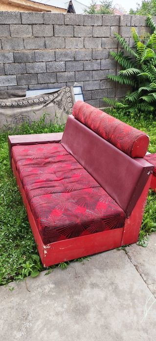 Продам бу мебель 2 диуана и 1 уголок