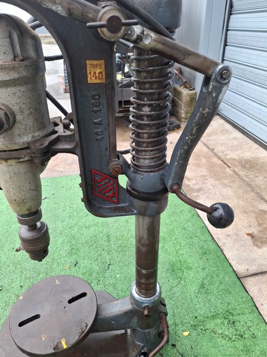 Настолна бормашина монофазна