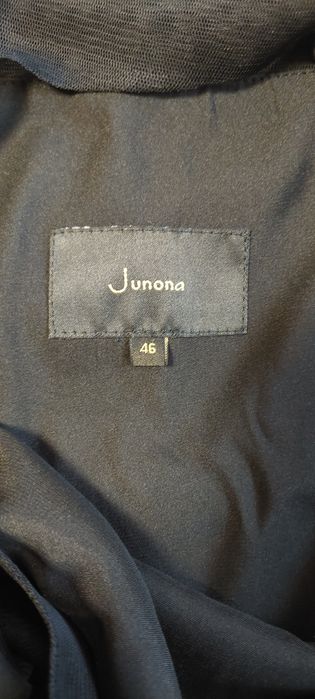 Junona Рокля с голи рамене и волан