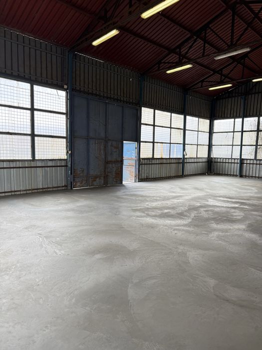 Inchiriez hală - suprafață de 250 mp,