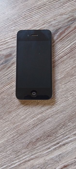 iPhone 4 с в идеальном состояние
