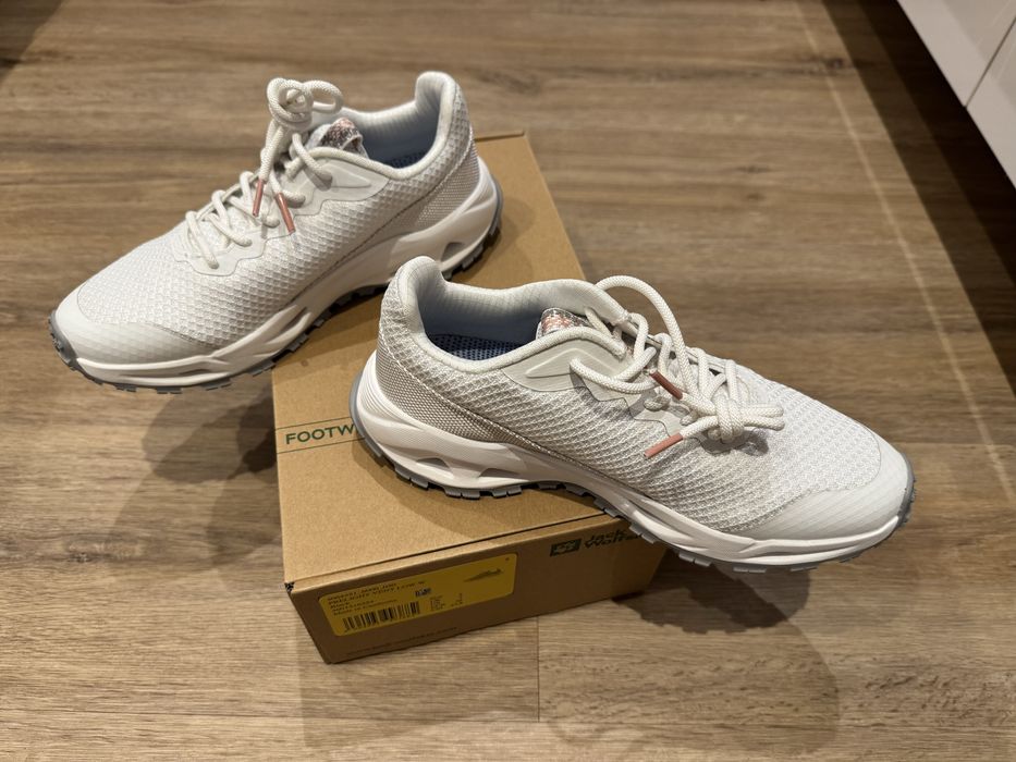 Дамските туристически обувки Jack Wolfskin PRELIGHT VENT LOW W