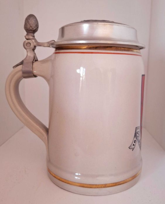 Старинна немска порцеланова халба с гравиран капак Bayern