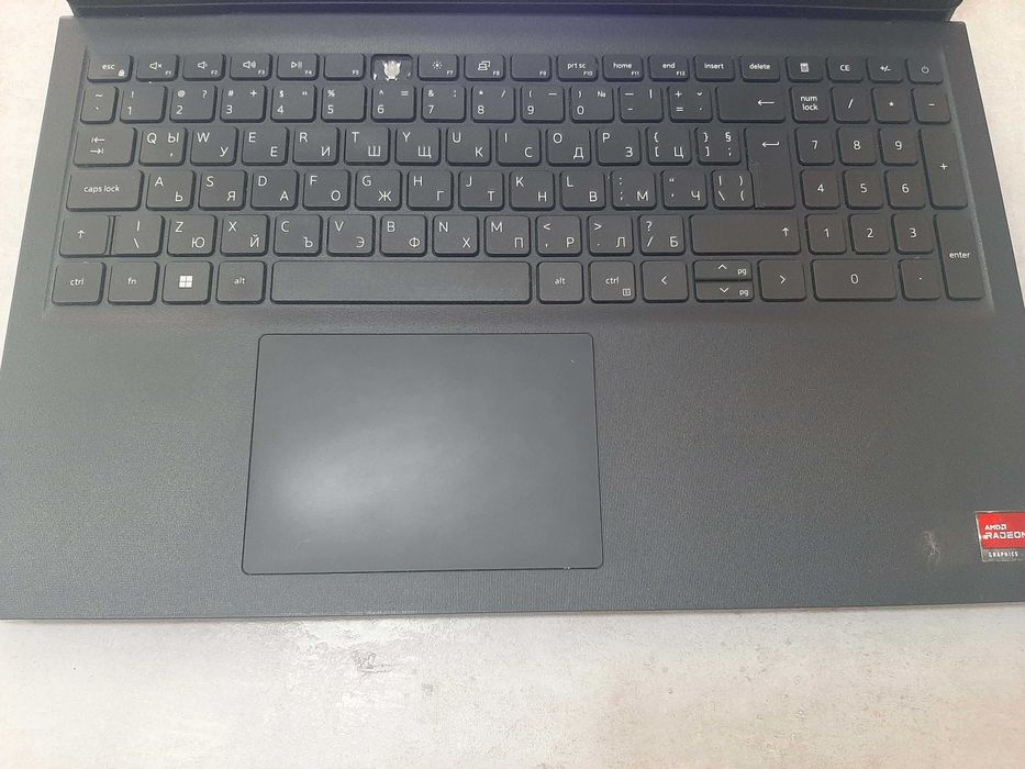 Лаптоп Dell Vostro 3525 , AMD RYZEN 5 ,500SSD, 8 GB RAM , WIN 11 Pro