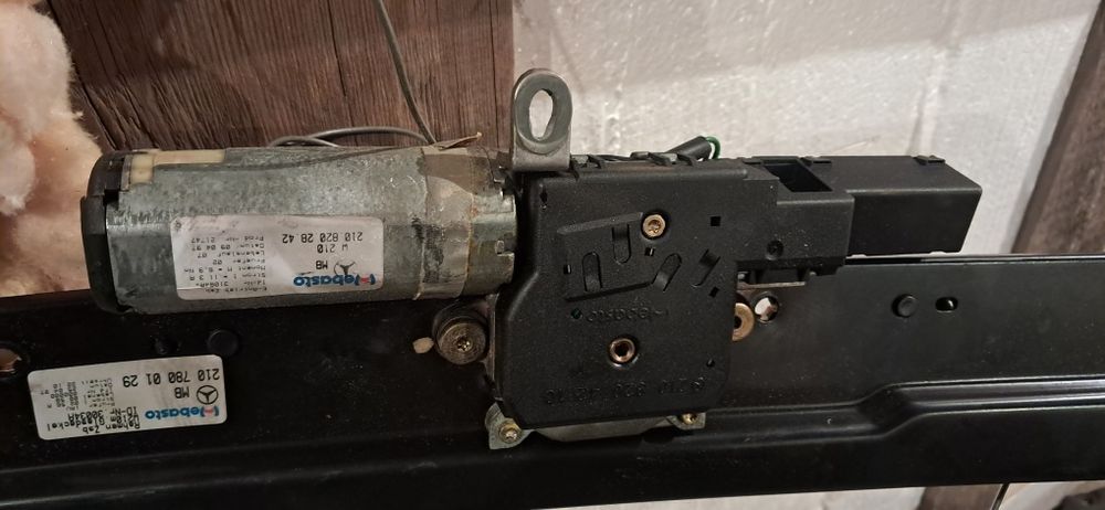 В разборе мерседес 124 м104