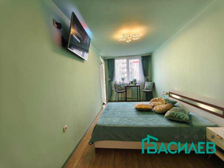 Продава се Двустаен апартамент в София, Център - 75 кв.м за 1938 €/кв.м - Снимка #2