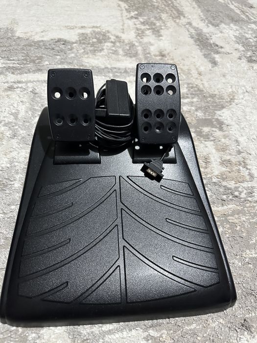 Logitech Driving Force GT (Волан + педали)
