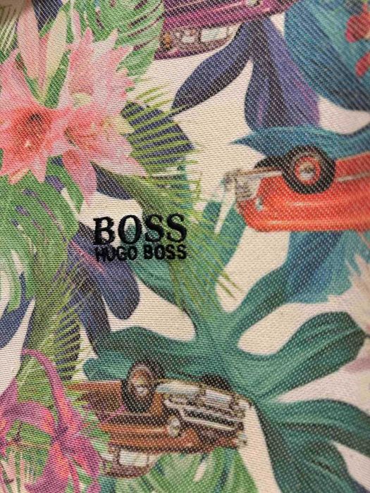 Тениска многцветна BOSS - като нова