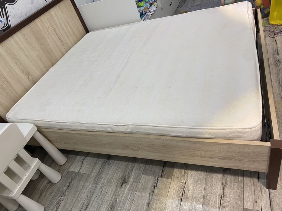 Кровать 1,6, с матрасем