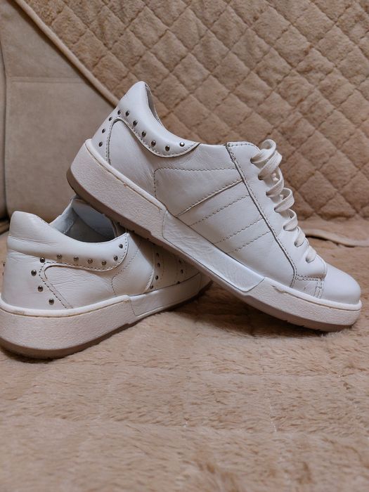 Кроссовки кожаные 36 размер