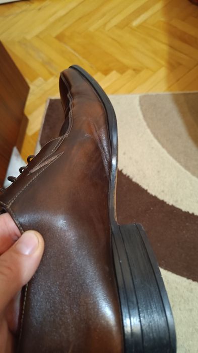 Продавам обувки.