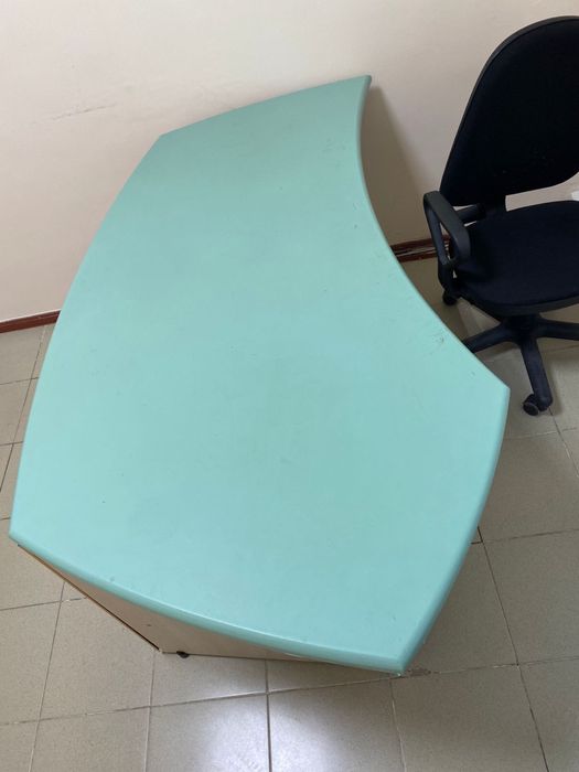 Продам стол офисный 5000.