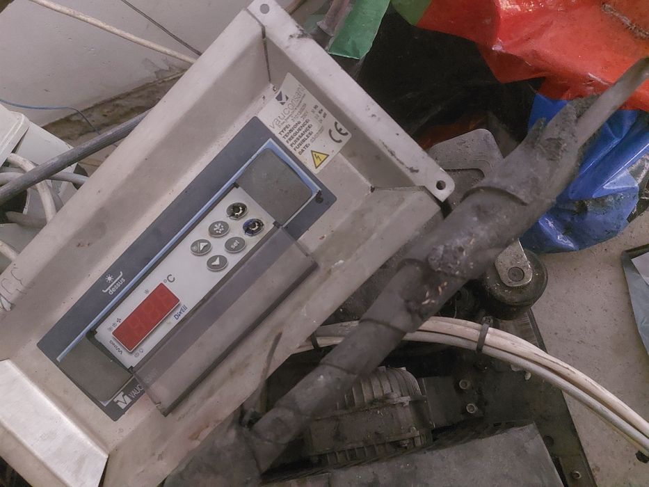 Холодильное оборудование 2 комплекта.