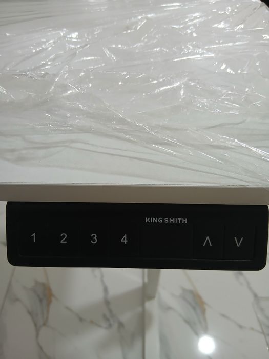 Регулируемый по высоте компьтерный стол King Smith