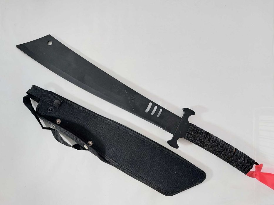 Мачете  в два варианта - черно или сребристо с текстилен калъф