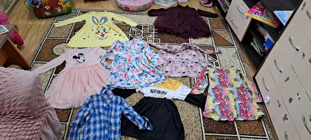 Платья на девочку  очень нарядные