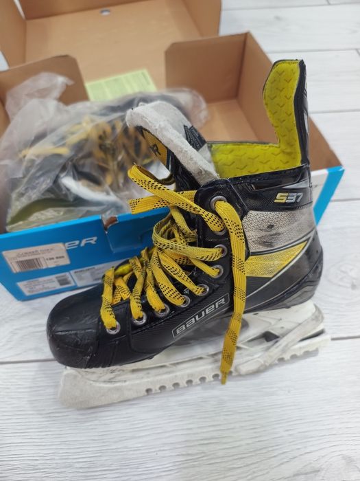 Продам хоккейные коньки