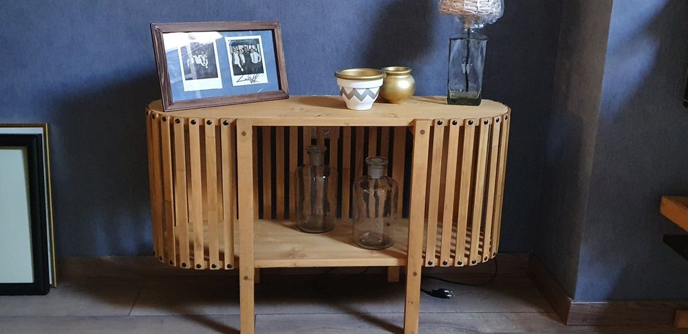 Дървена етажерка