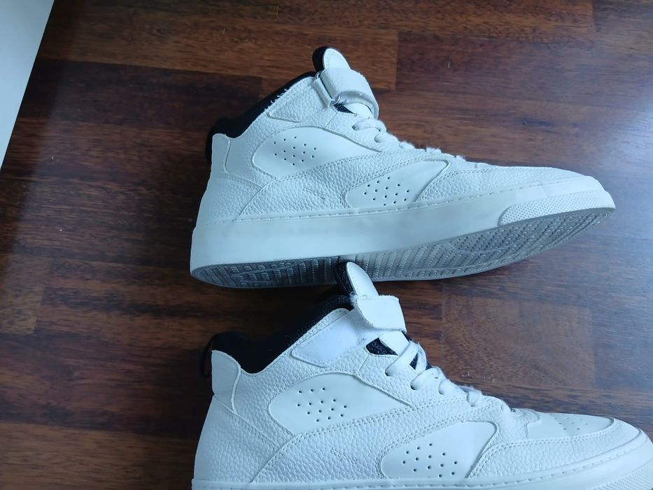 Adidași  ghete albi