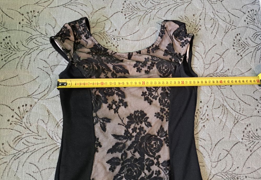 Дамска рокля, памучна материя с дантела в предната част, размер "S".