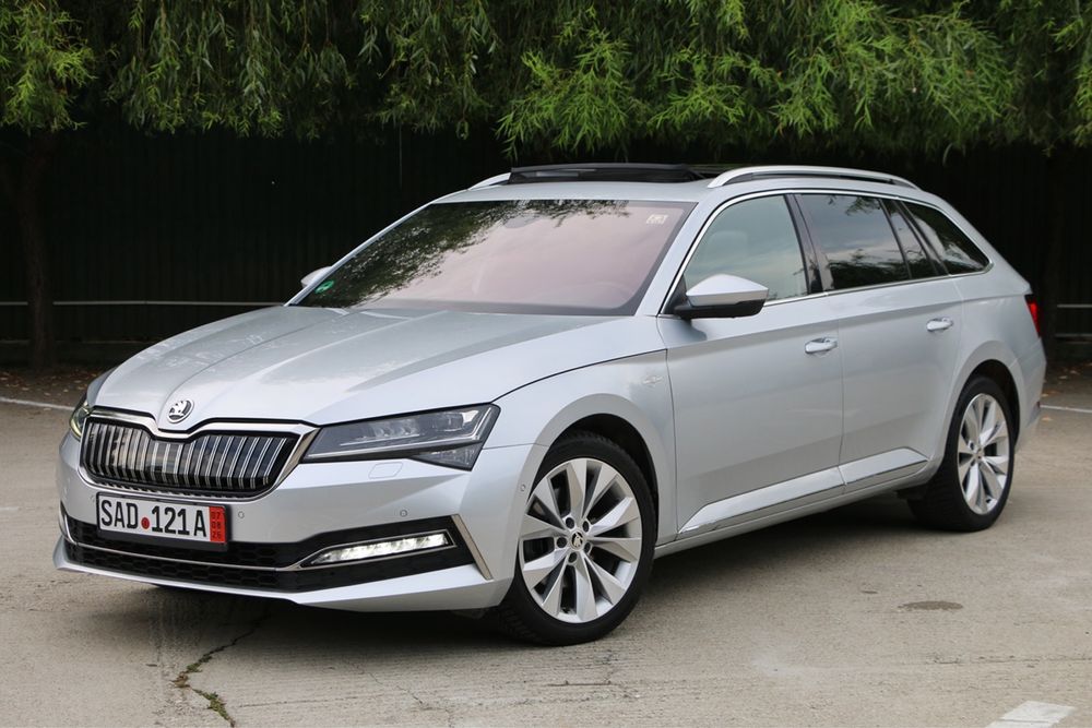 Skoda Superb Skoda Superb LAURIN&KLEMENT  Hybrid 2022 218 CP DSG PANO