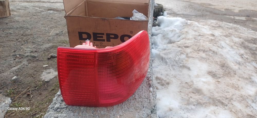 Audi b4 - Заден десен стоп с мигач чисто нов.