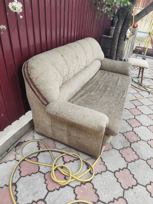 Отдам диван, самовывоз.