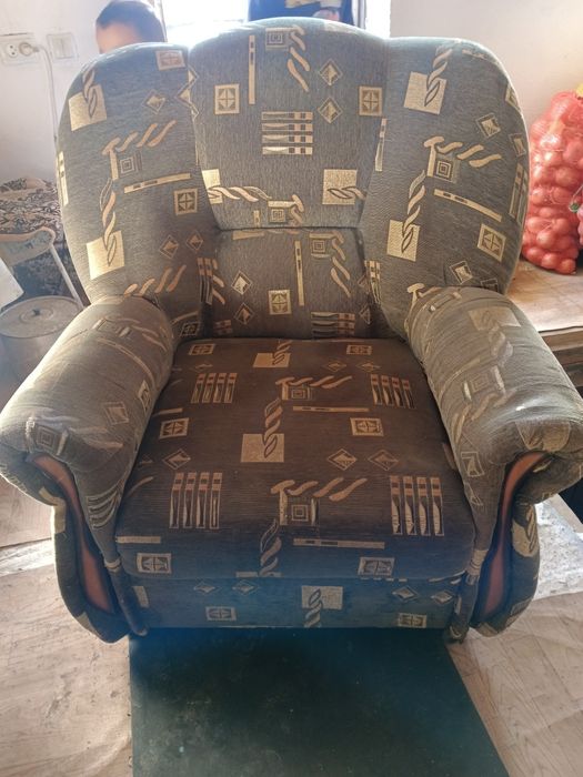 Продам диван с креслами