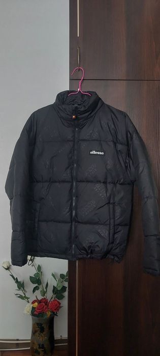 Geaca dama oversized Ellesse neagra cu buzunare și elastic