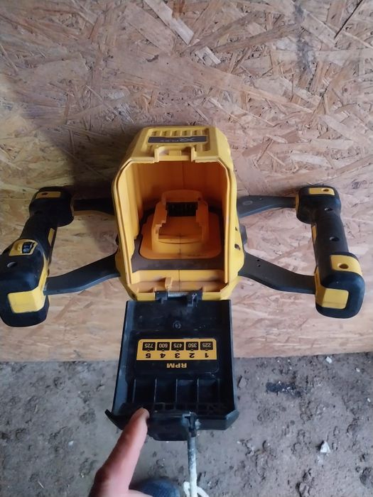 Malaxor adeziv dewalt