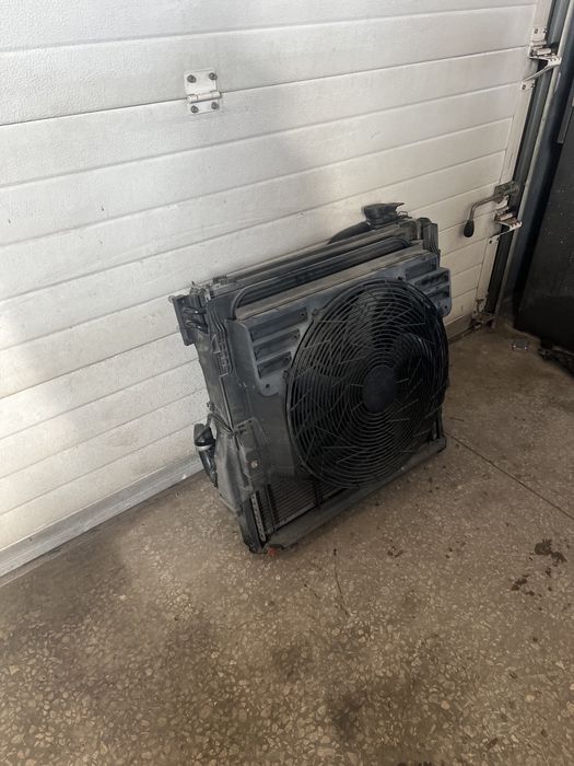 BMW X5 E53 радиатор основной кондиционера вентилятор