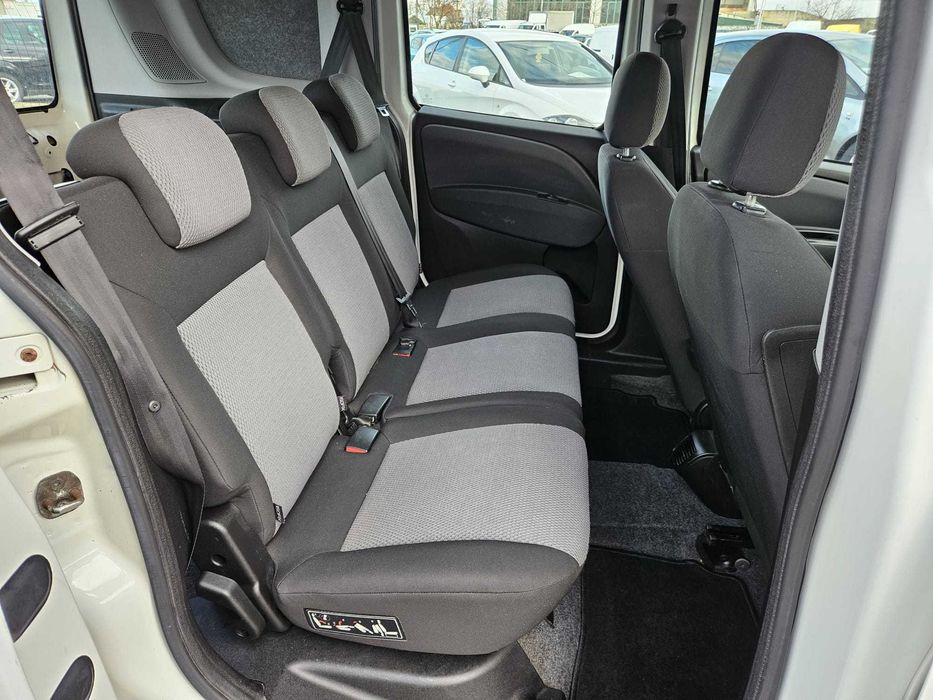 Fiat Doblo an 2013 Euro 5 1.6 Diesel 105 cai 5 locuri Autorism în acte Climă funcțională Încălzire în scaune Unic Proprietar Germania 2 chei etc;