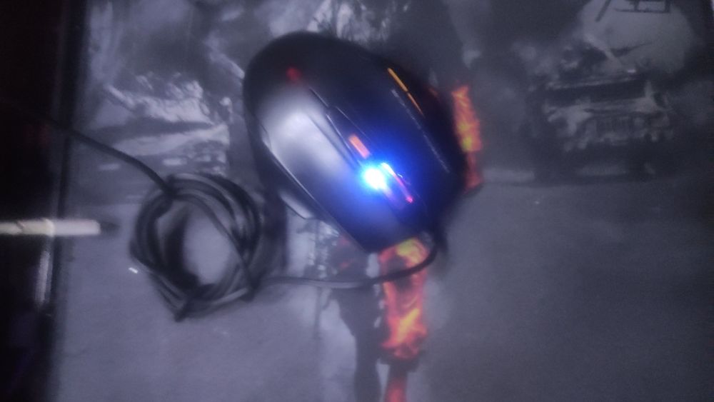 Мышка    б/у  рабочие в очень хорошем  состоянии .