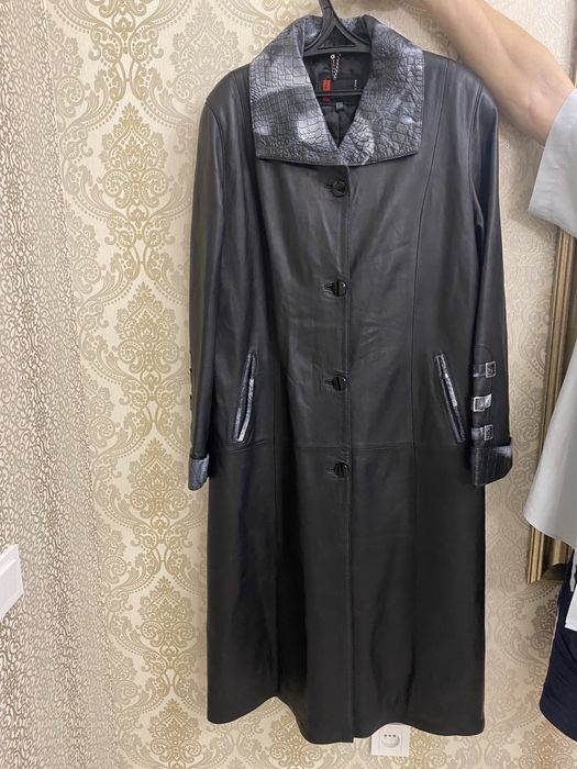 Продам кожанку женскую размер 52