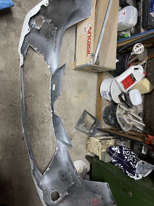 Бампер на Toyota Corolla