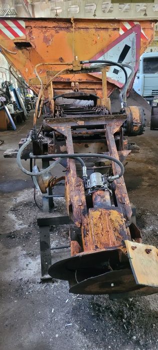 Продам пескоразбрасыватель 8 кубов