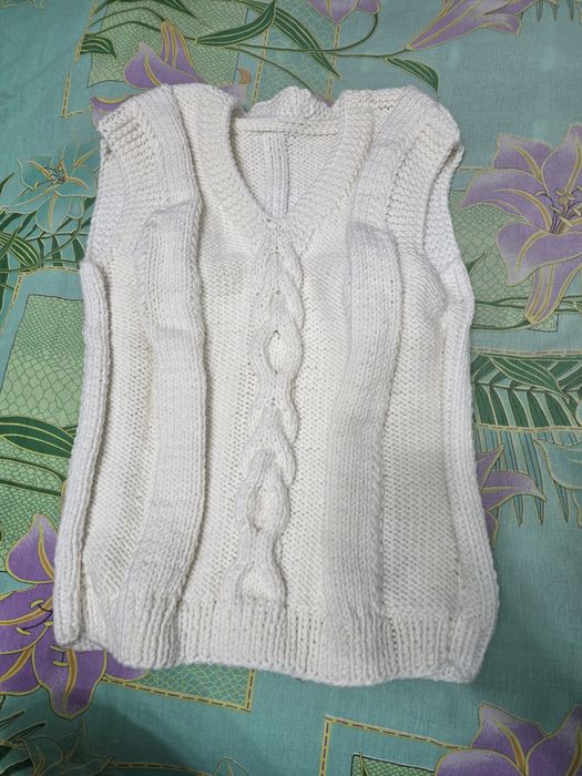 Вязаная безрукавка