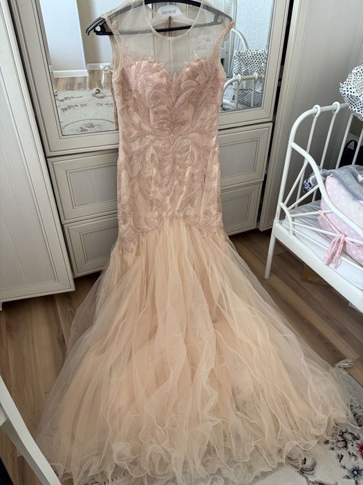 Нежное платье вечернее