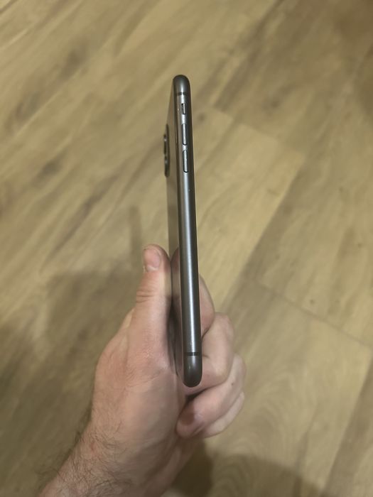 iPhone 11 Black 128 GB Пълен Комплект