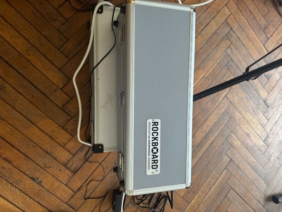 Ефекти за китара, педалборд с твърд кейс ! ТОП,ТОП състояние !