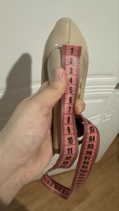 Бежевые туфли на каблуке 33 размер