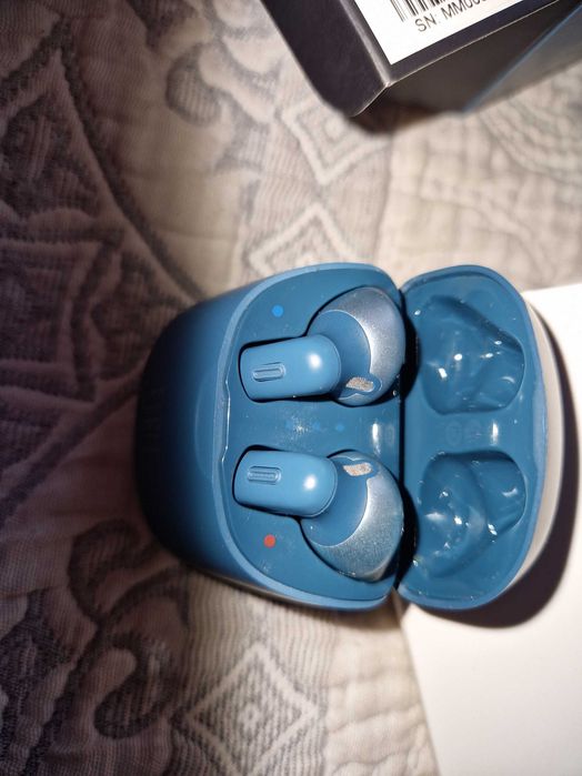 Продам наушники беспроводные JBL