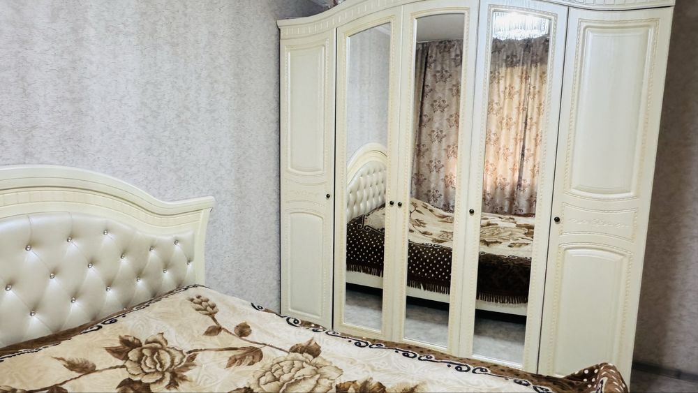 Продается спальный гарнитур