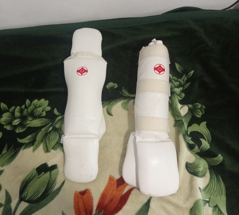 Vând kimonouri și echipament pentru karate