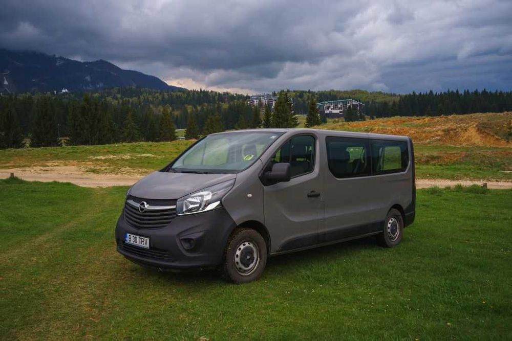Inchiriez microbuz Opel Vivaro  8+1 locuri - model lung